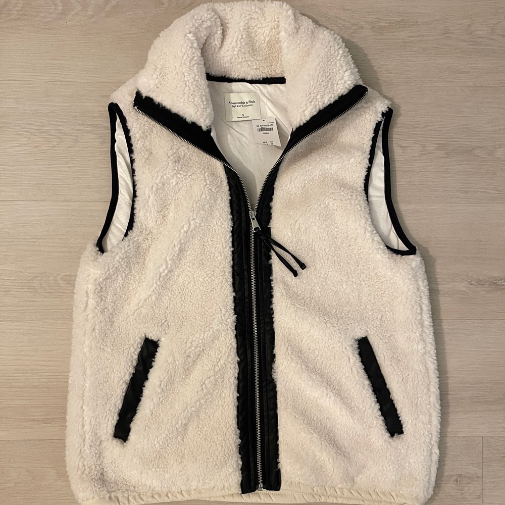Abercrombie & Fitch White Faux Fur Vest